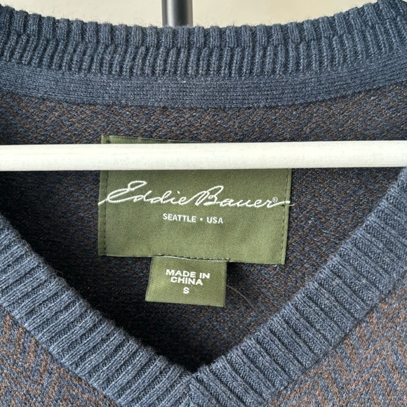 NWT - Men’s Eddie Bauer Cotton/Cashmere V-Neck Sweater - Picture 4 of 6